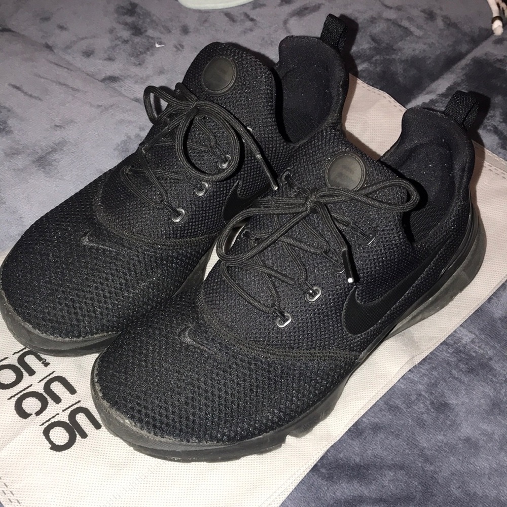 Black Nike Sneaker 7 Womens